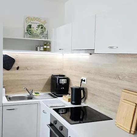 In Quiet Location Near The Center * Pressburg