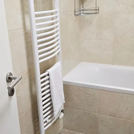 Apartamento In Quiet Location Near The Center Bratislava